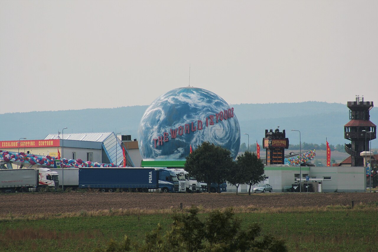 Excalibur City complex at Hatě